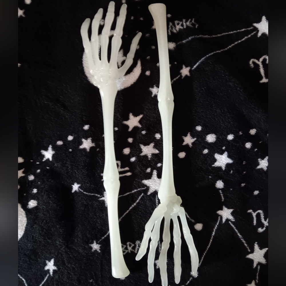 Skeleton Tongs